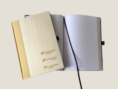 Quaderno in legno di faggio bianco non trattato con dorso oro